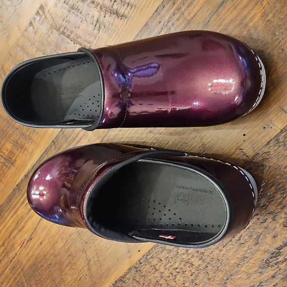 NWOB Sanita Purple Patent Leather Clogs Sole - Picture 15 of 15